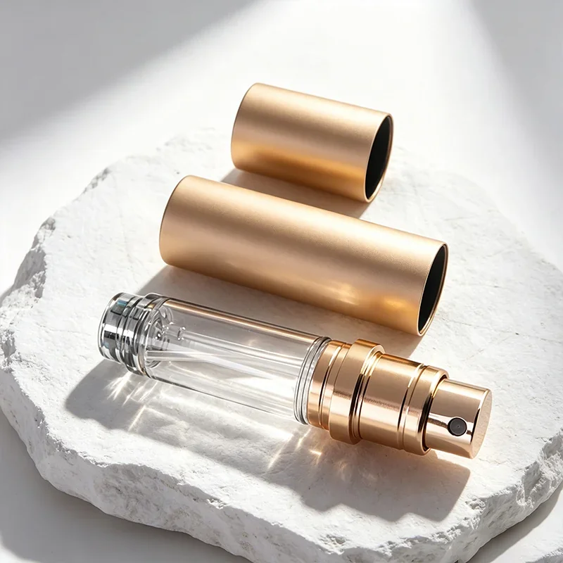 5 ml Compact pocket spray bottle with contrast ring