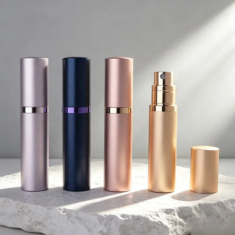 5 ml Compact pocket spray bottle with contrast ring