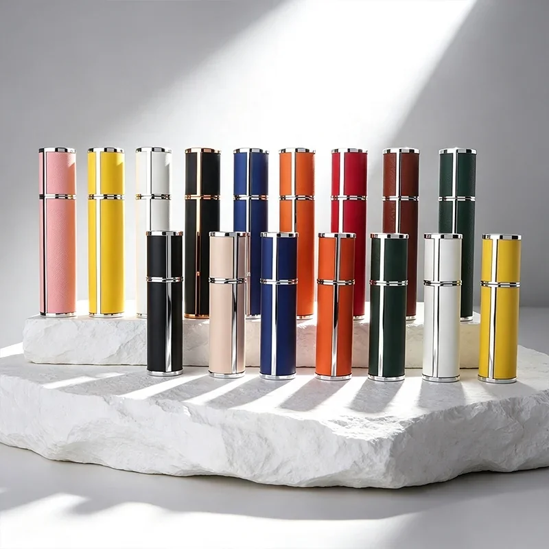 5 / 10 ml Cylindrical pocket spray bottle with colored case
