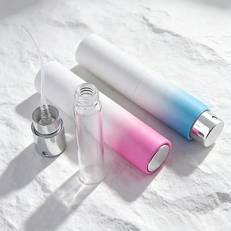 8 ml Pocket spray bottle with gradient-color case