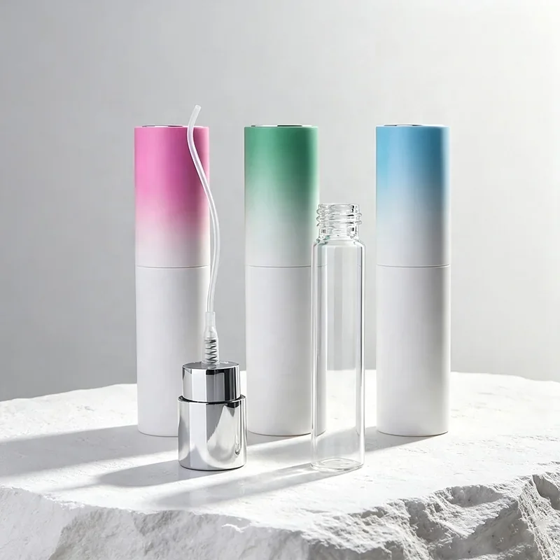 8 ml Pocket spray bottle with gradient-color case