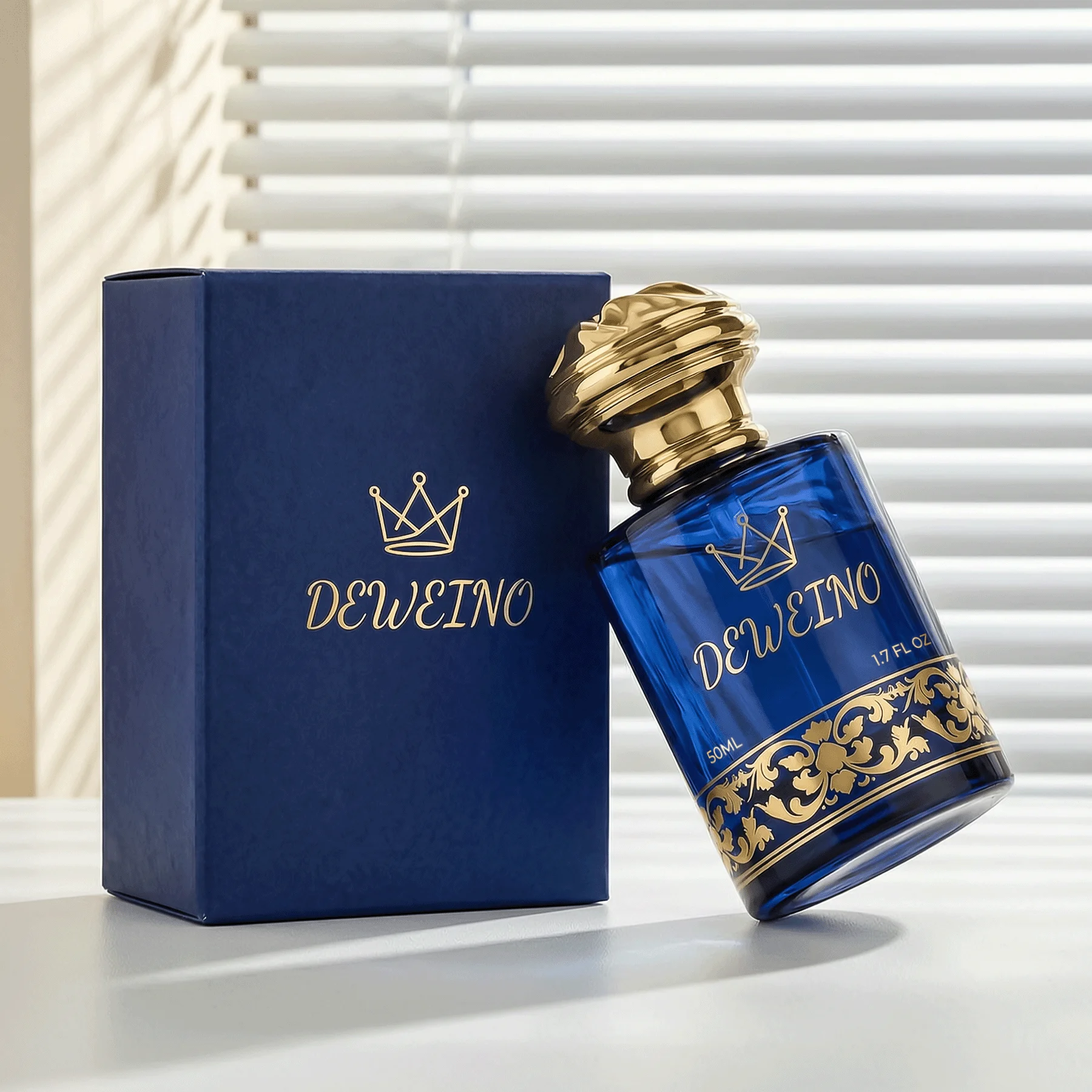 50 / 100 ml Blue round glass perfume bottle with decorative cap