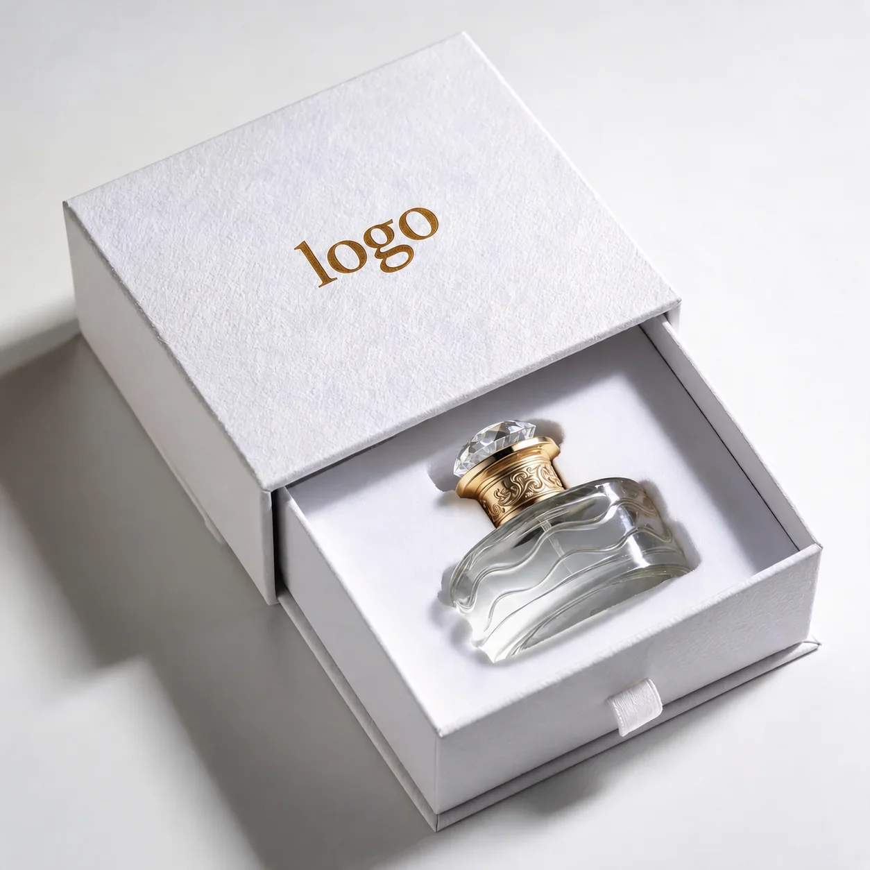 50 / 100 ml Perfume bottle with ornate patterned cap