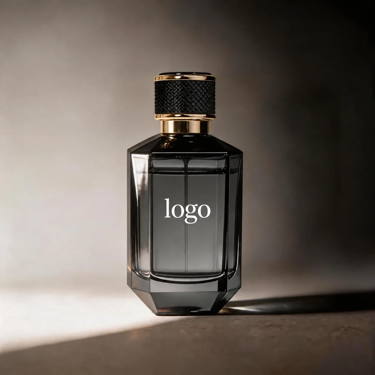 30 / 50 / 100 ml Beveled perfume bottle with textured black cap