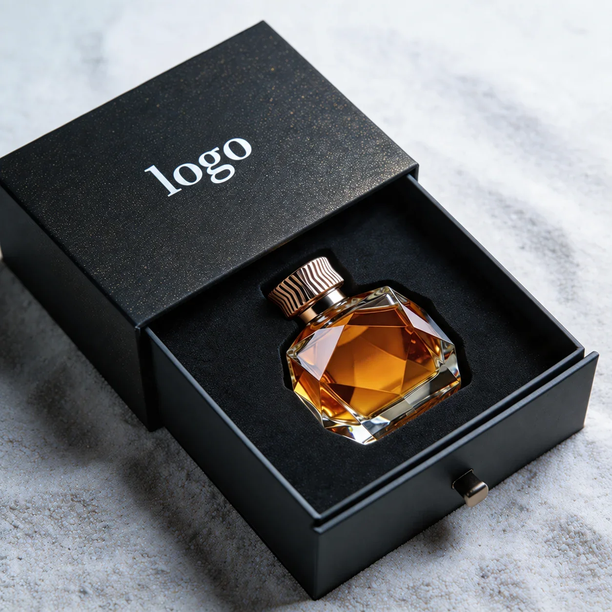 30 / 50 / 100 ml Faceted perfume bottle with ribbed cap