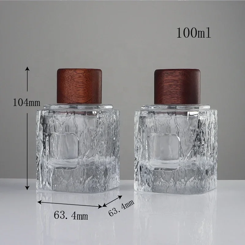 100 ml Textured square perfume bottle with wood-look cap