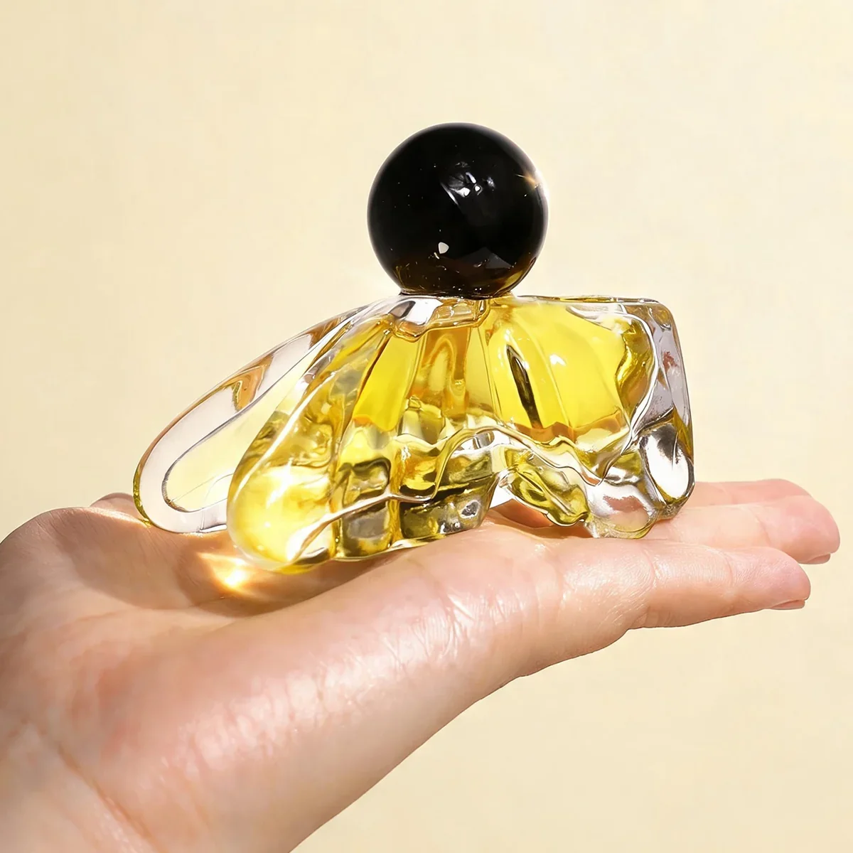 30 / 80 ml Petal-shaped perfume bottle with ball cap