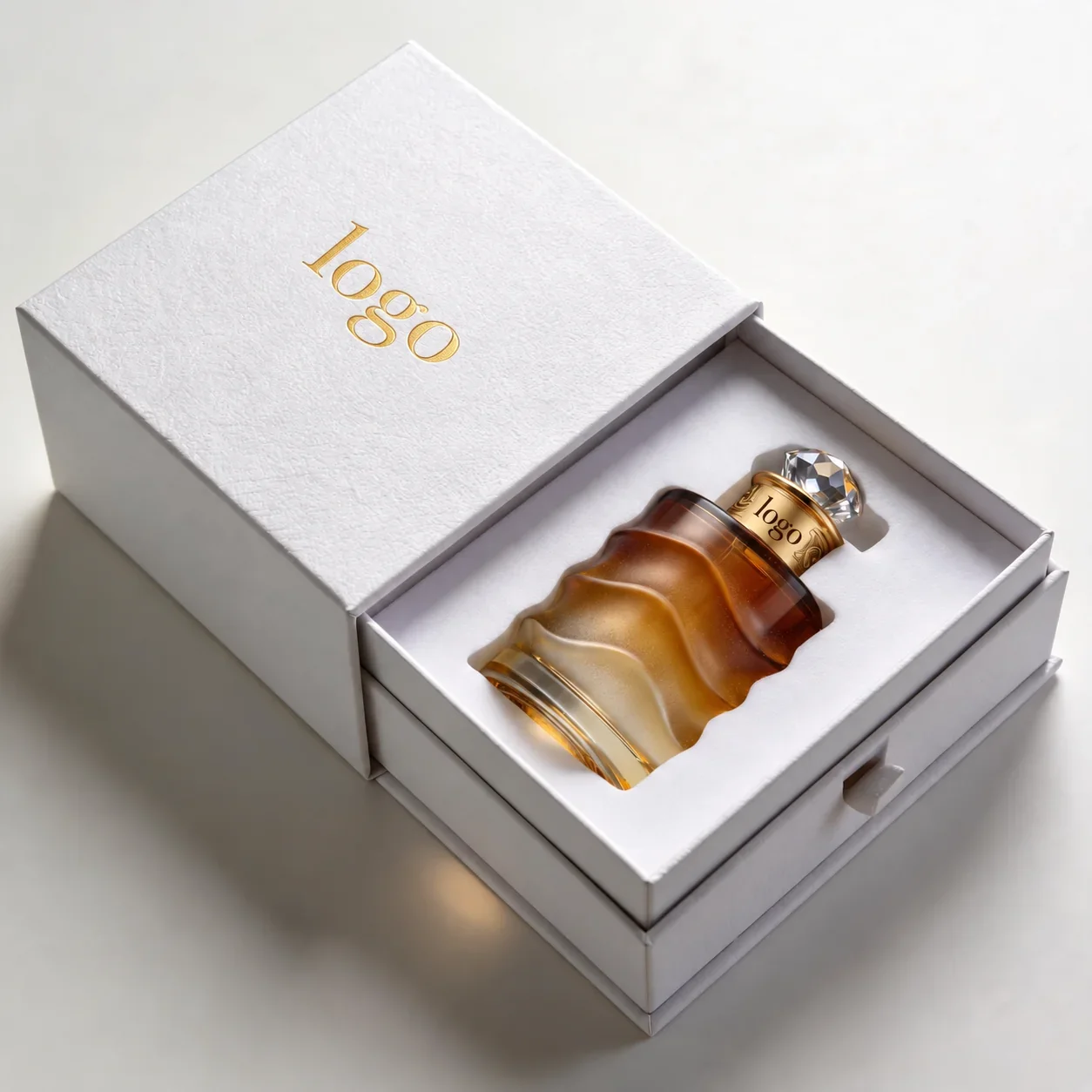 50 / 100 ml Sculpted perfume bottle with mirror-look finish