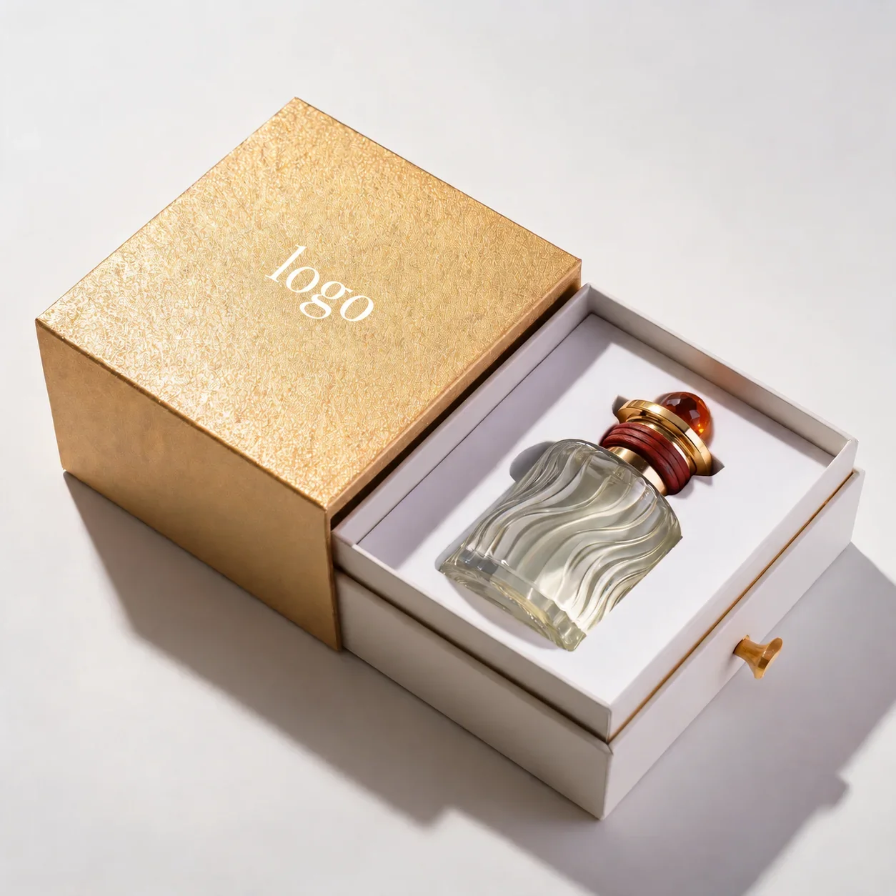 50 / 100 ml Sculpted perfume bottle with mirror-look finish