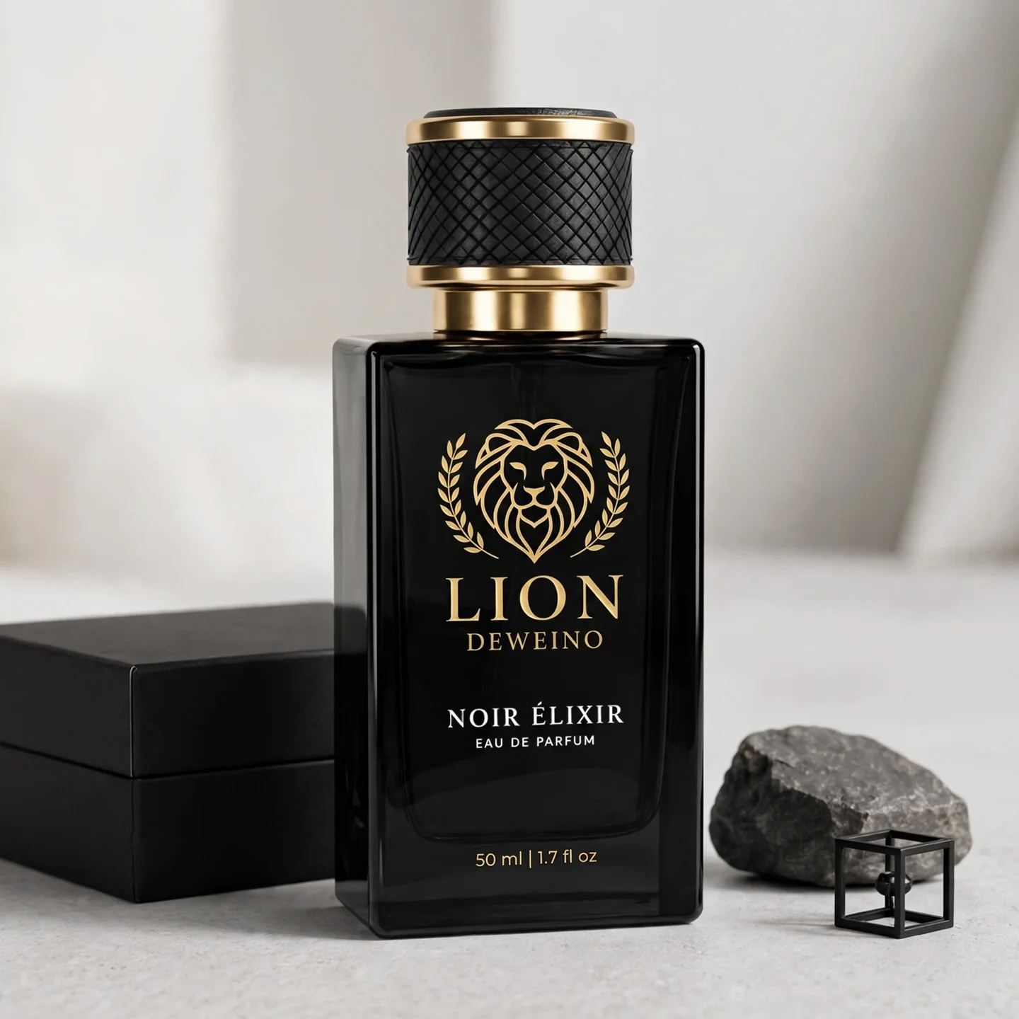 30 / 50 / 100 ml Flacon de parfum carré en verre noir mat avec bouchon texturé