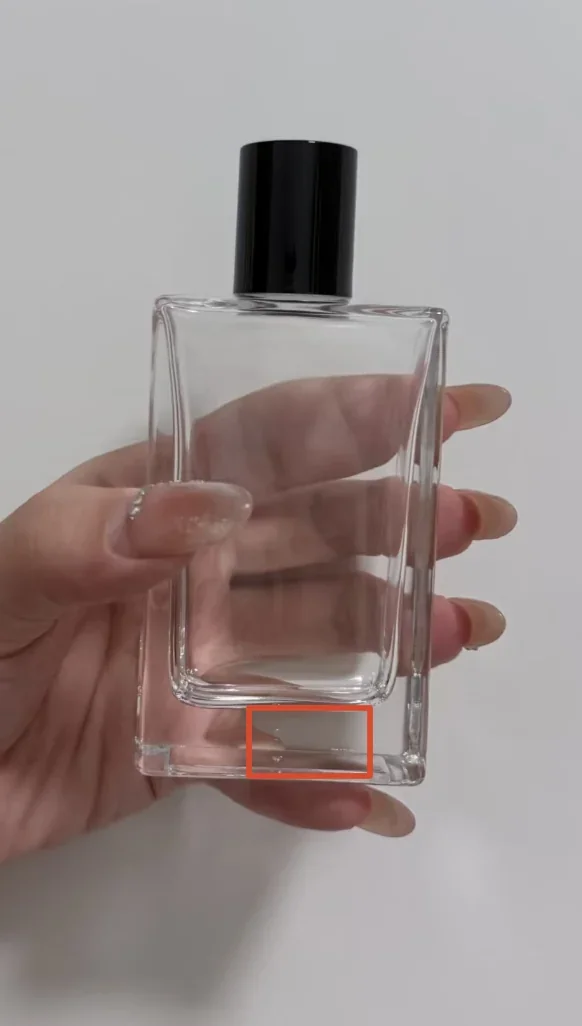 Contrôle des flacons de parfum personnalisés : de la fabrication du verre à l’assemblage final