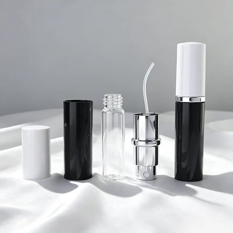 5 ml Compact pocket spray bottle with contrast ring